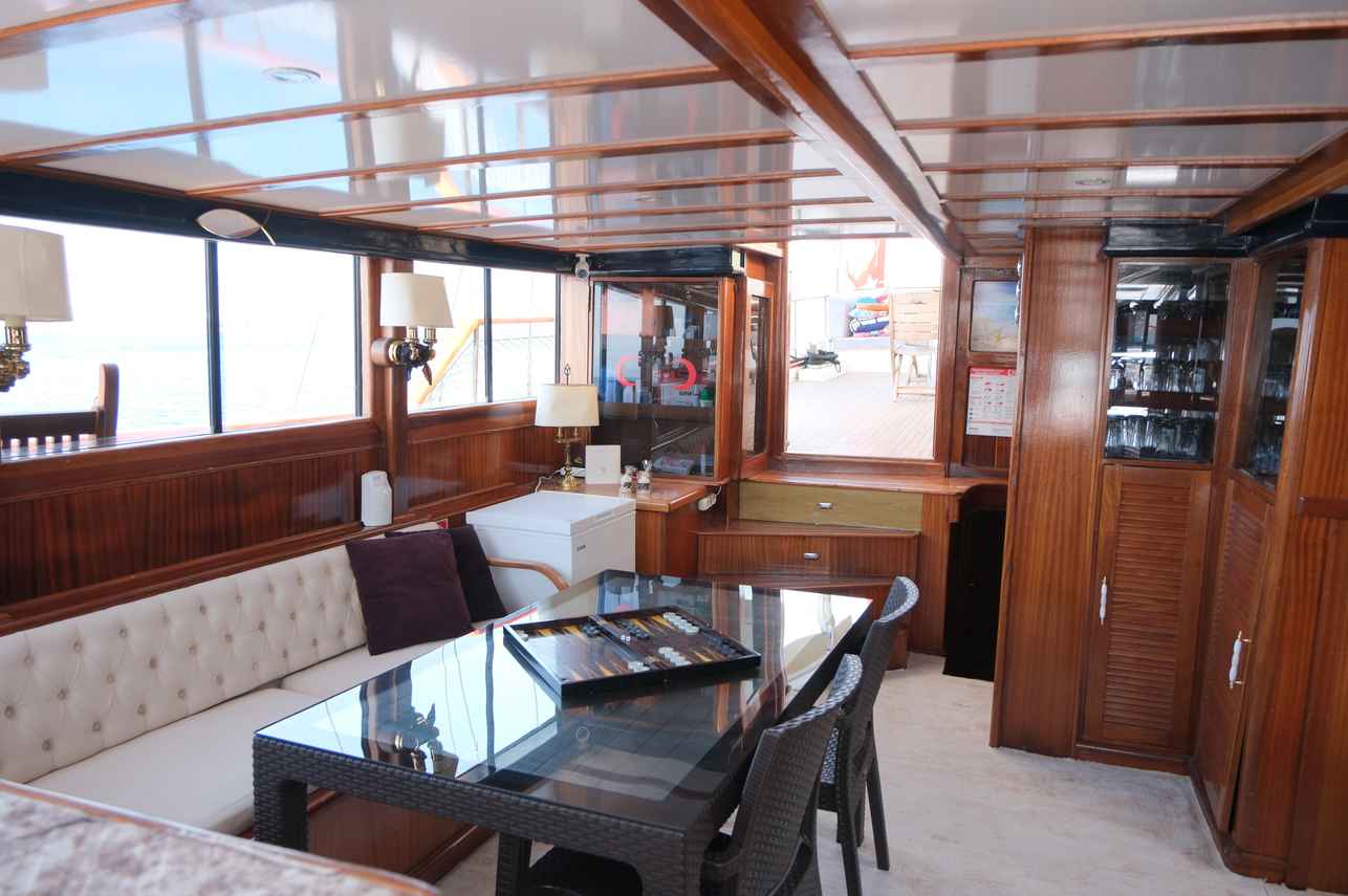 Indoor Saloon - Farout Classic Gulets