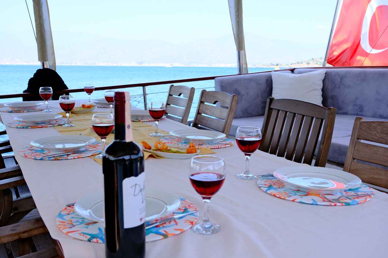 Outdoor Dining - Farout Classic Gulets