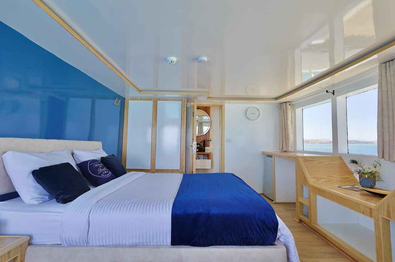 Upper Deck Cabin - MY Destiny