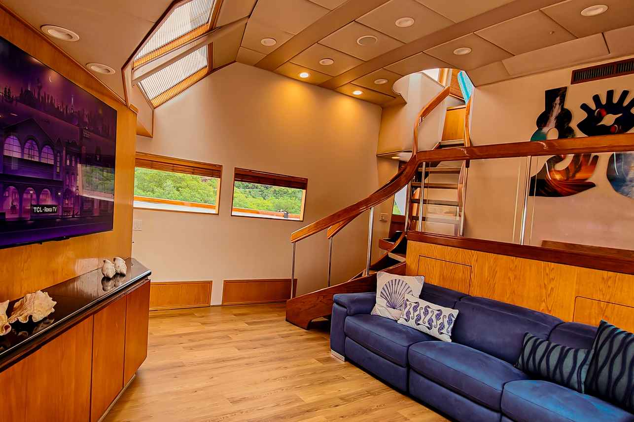 Indoor Saloon - Galaxy Zibo