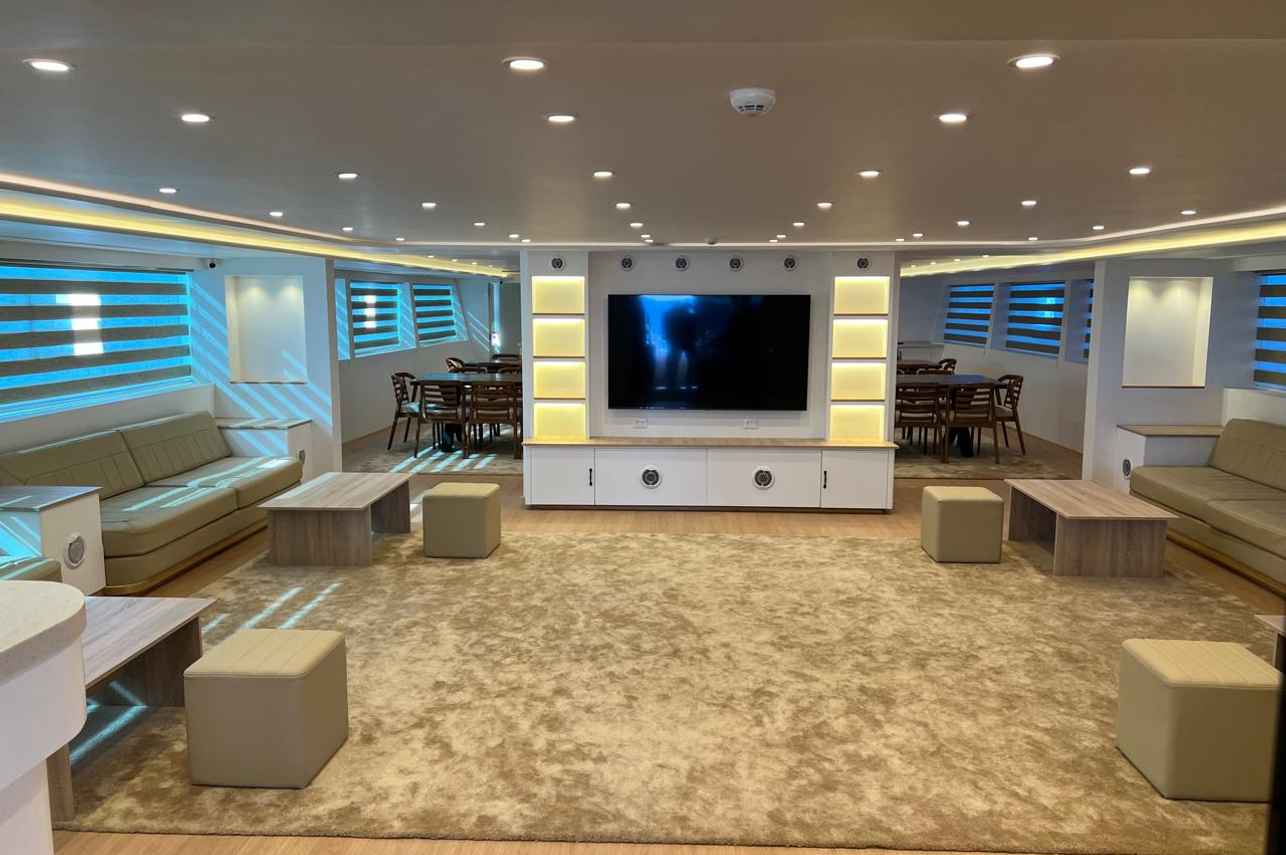 Indoor Saloon - Grand Discovery