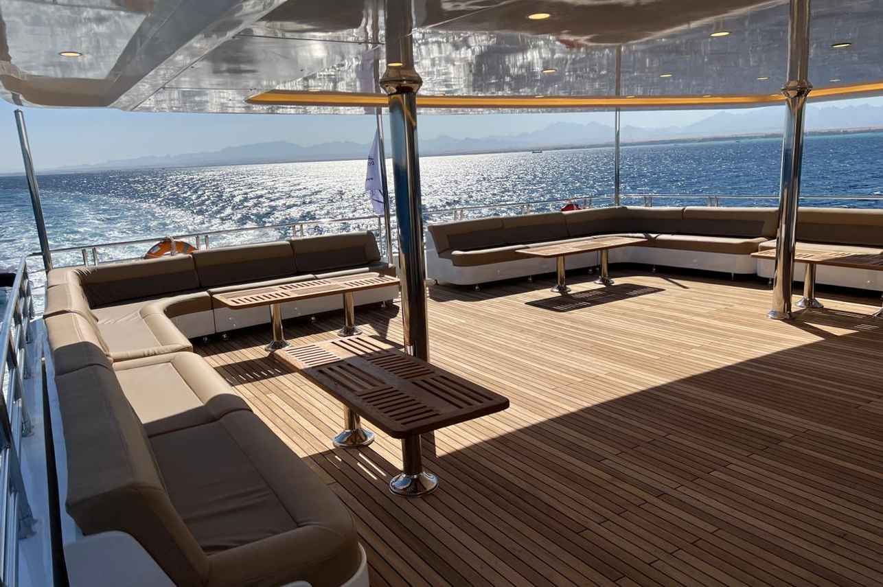 Outdoor Lounge - Grand Discovery