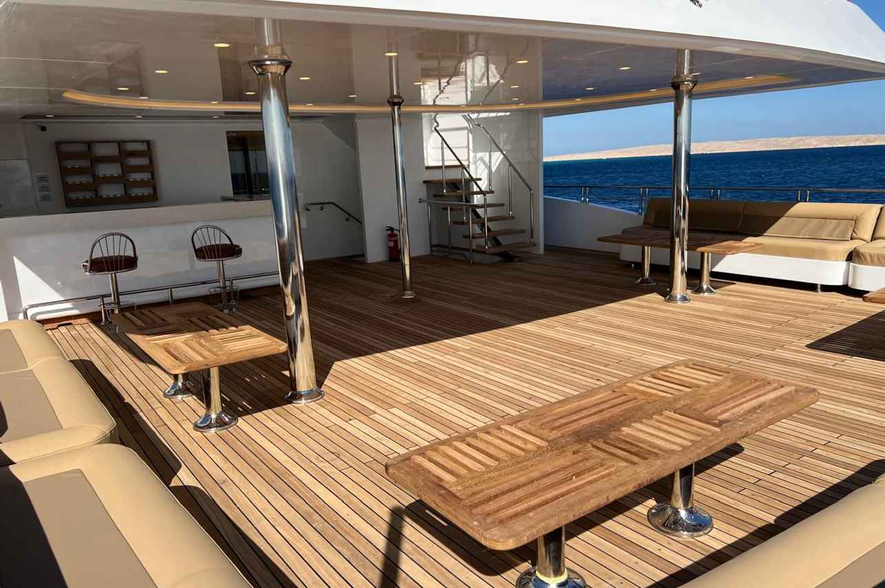 Outdoor Lounge - Grand Discovery