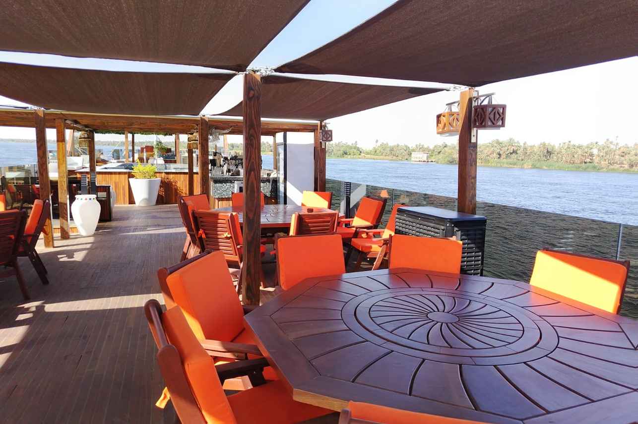 Dîner à l'extérieur - Iris Dahabiya