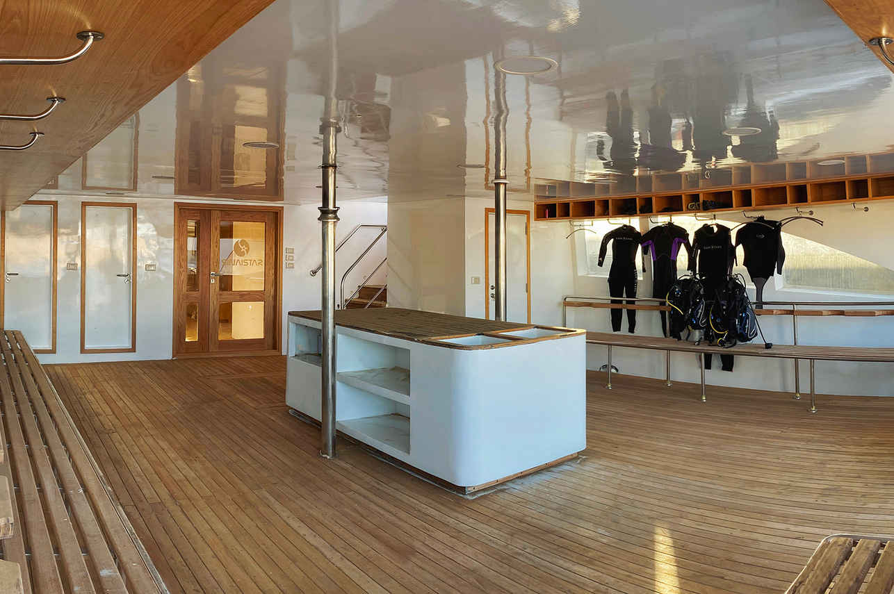 Dive deck - MY Sinaistar