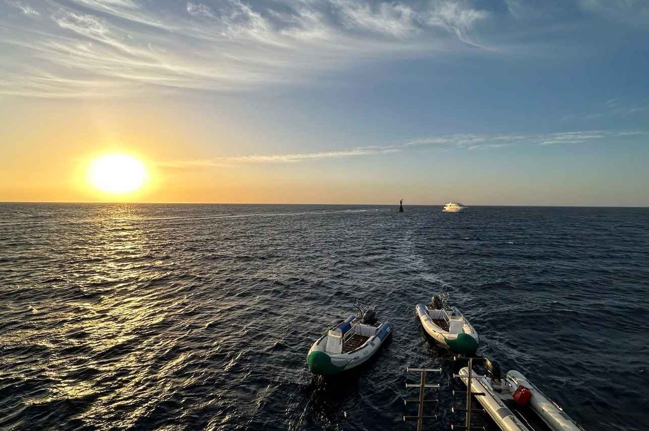 Tenders for diving - MY Sinaistar