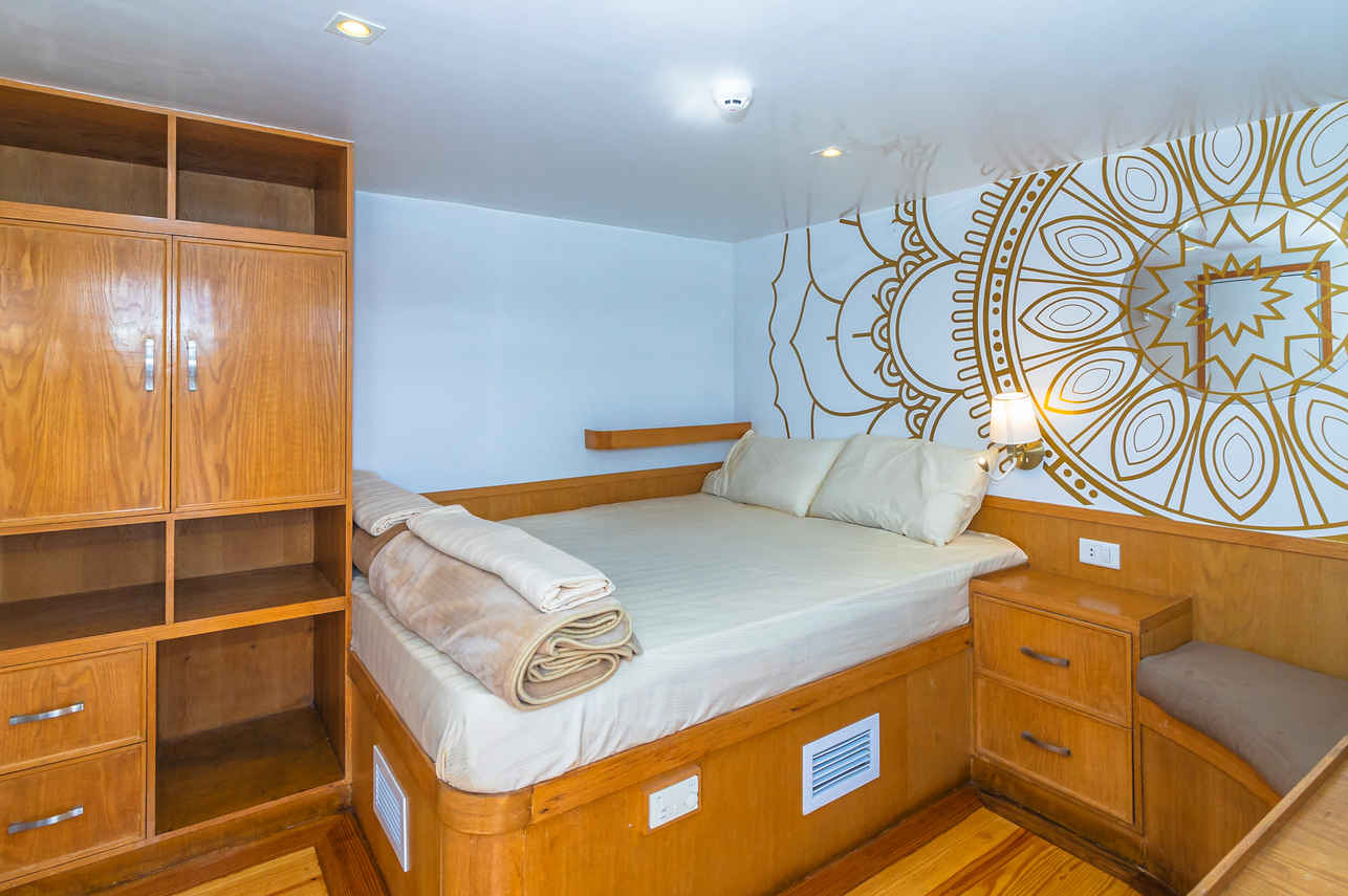 Upper Deck Double Cabin