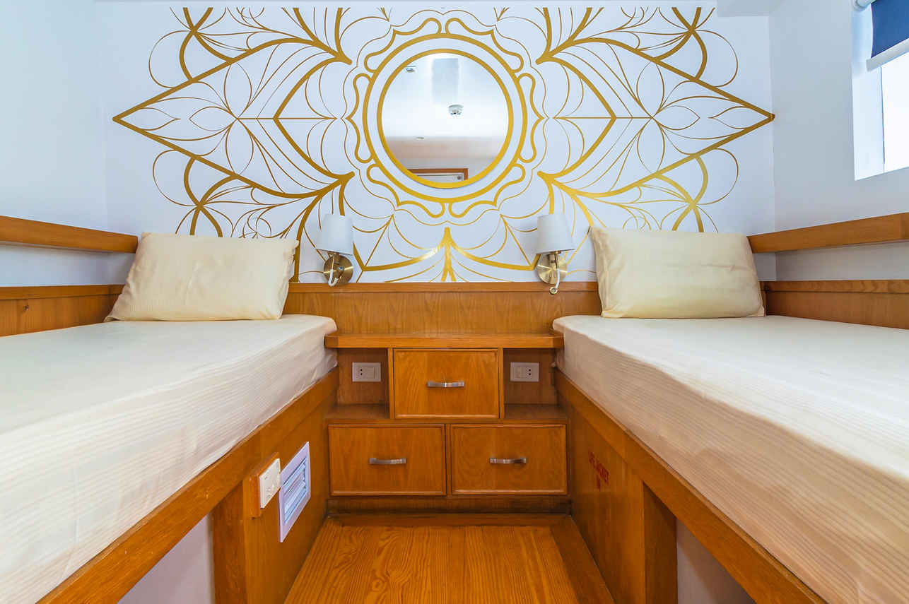 Upper Deck Cabin - MY Sinaistar