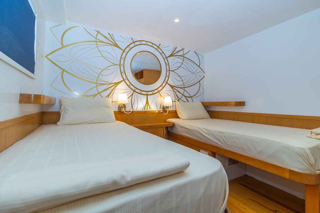 Upper Deck Cabin - MY Sinaistar