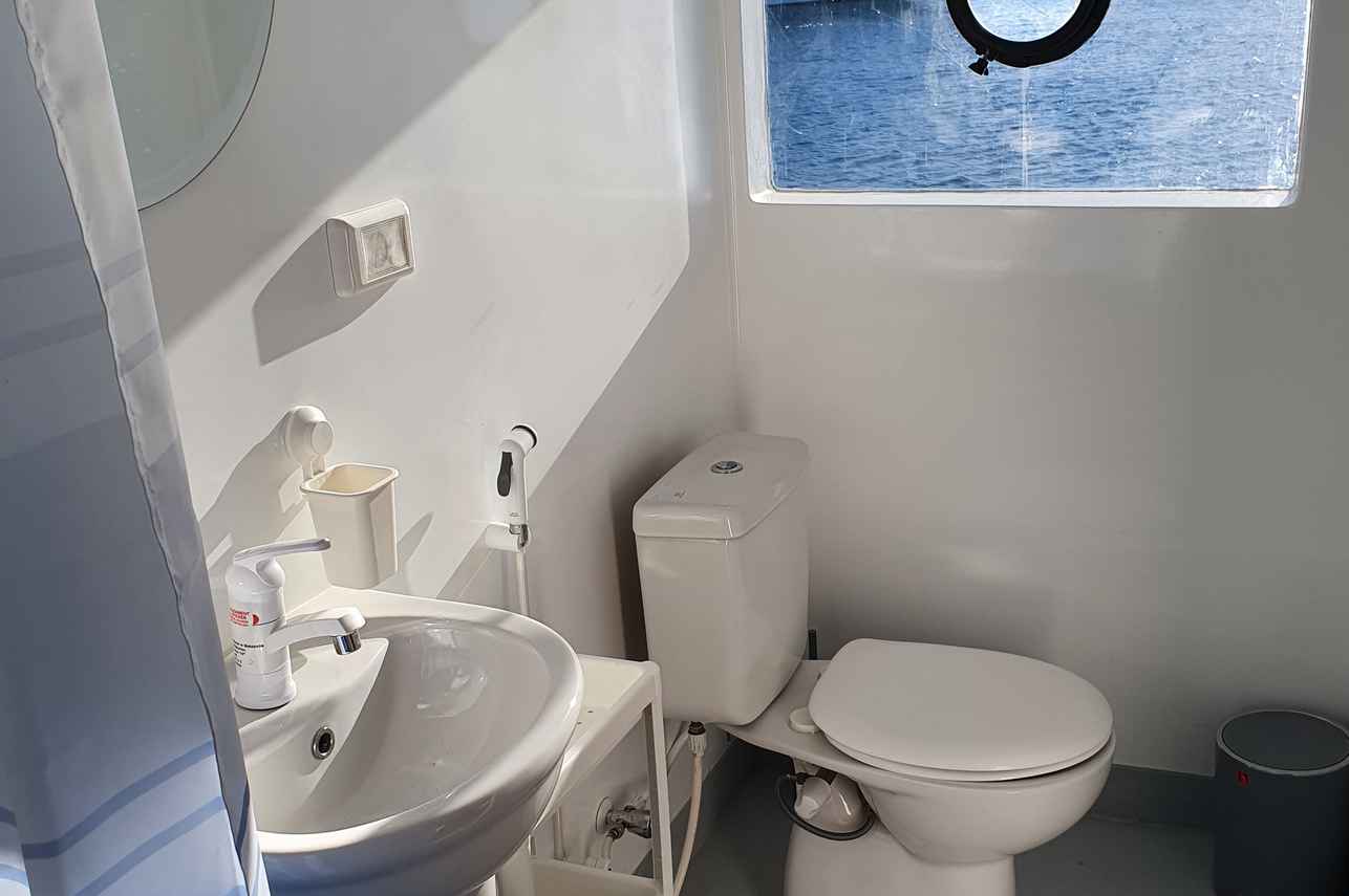 Upper Deck En-Suite bathrooms