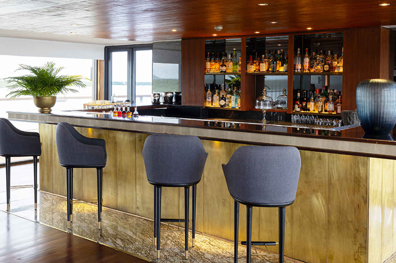 Bar and Lounge Area - Aqua Mekong