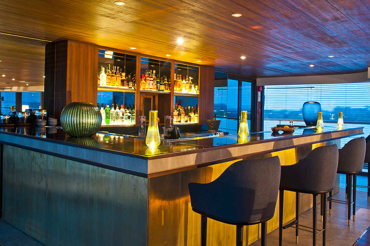 Bar and Lounge Area - Aqua Mekong