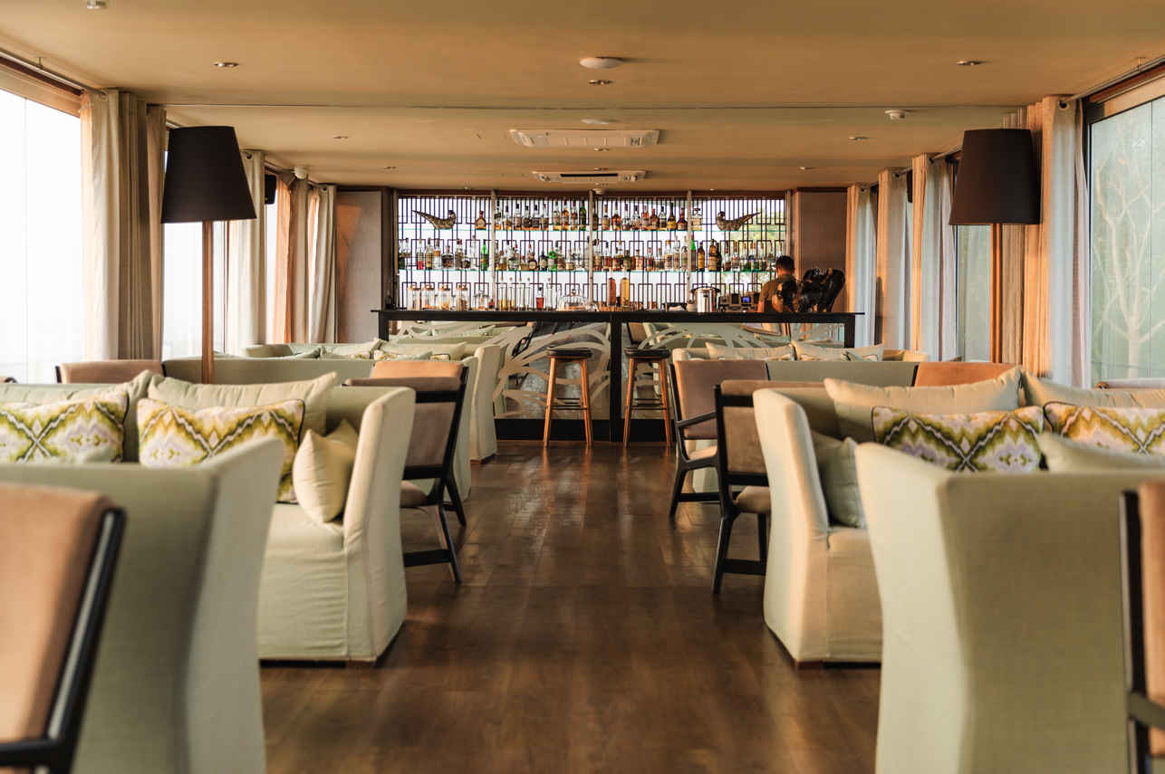 バーとラウンジエリア - Aria Amazon