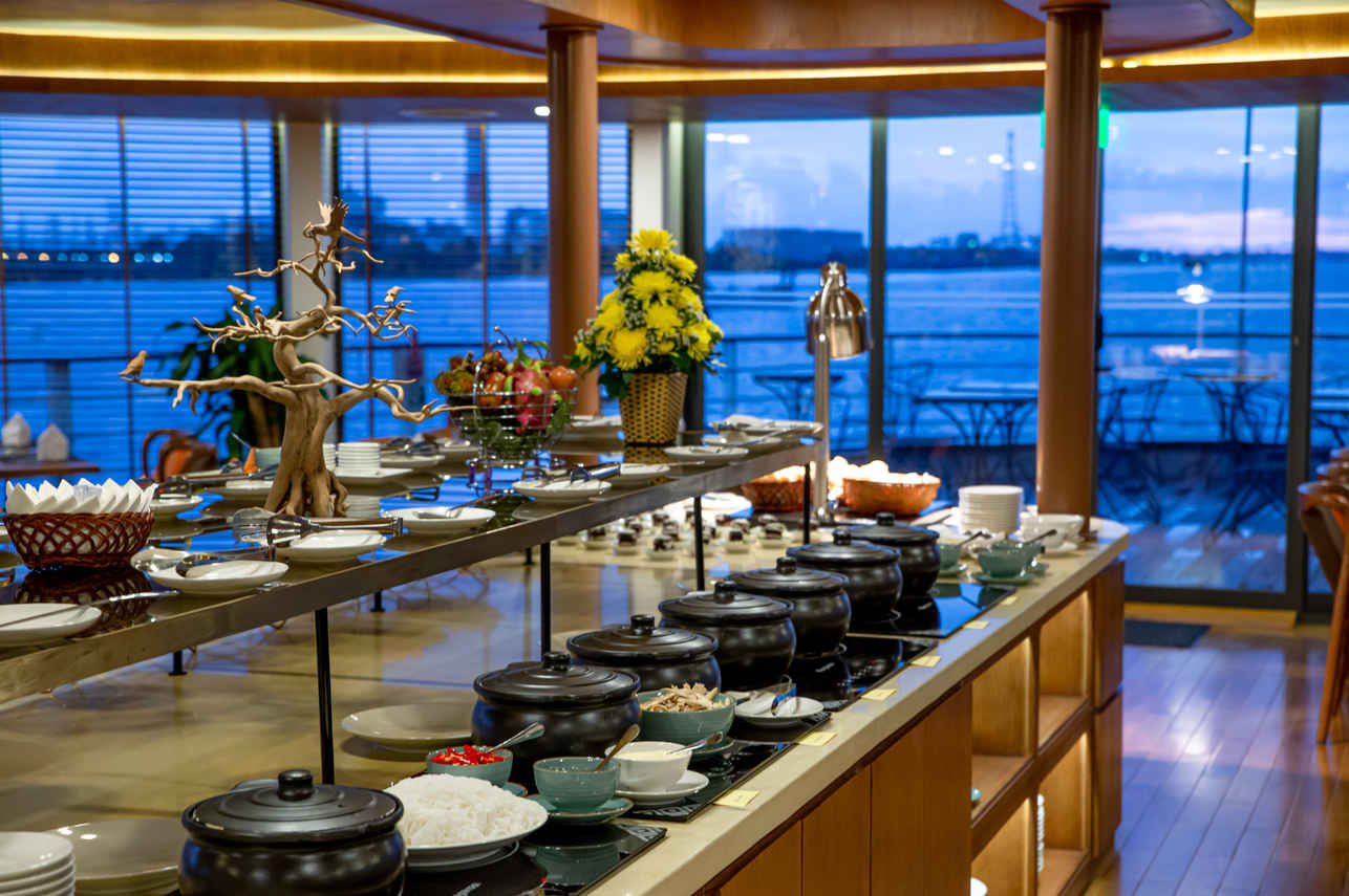 선상 음식 - Victoria Mekong