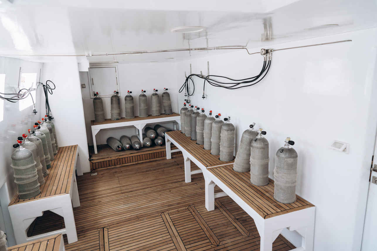 Cubierta de buceo - Yachtiano