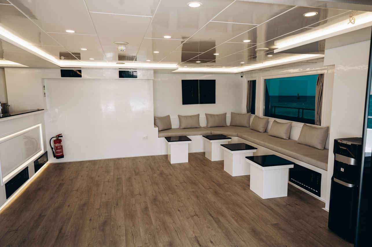 Salon interior - Yachtiano