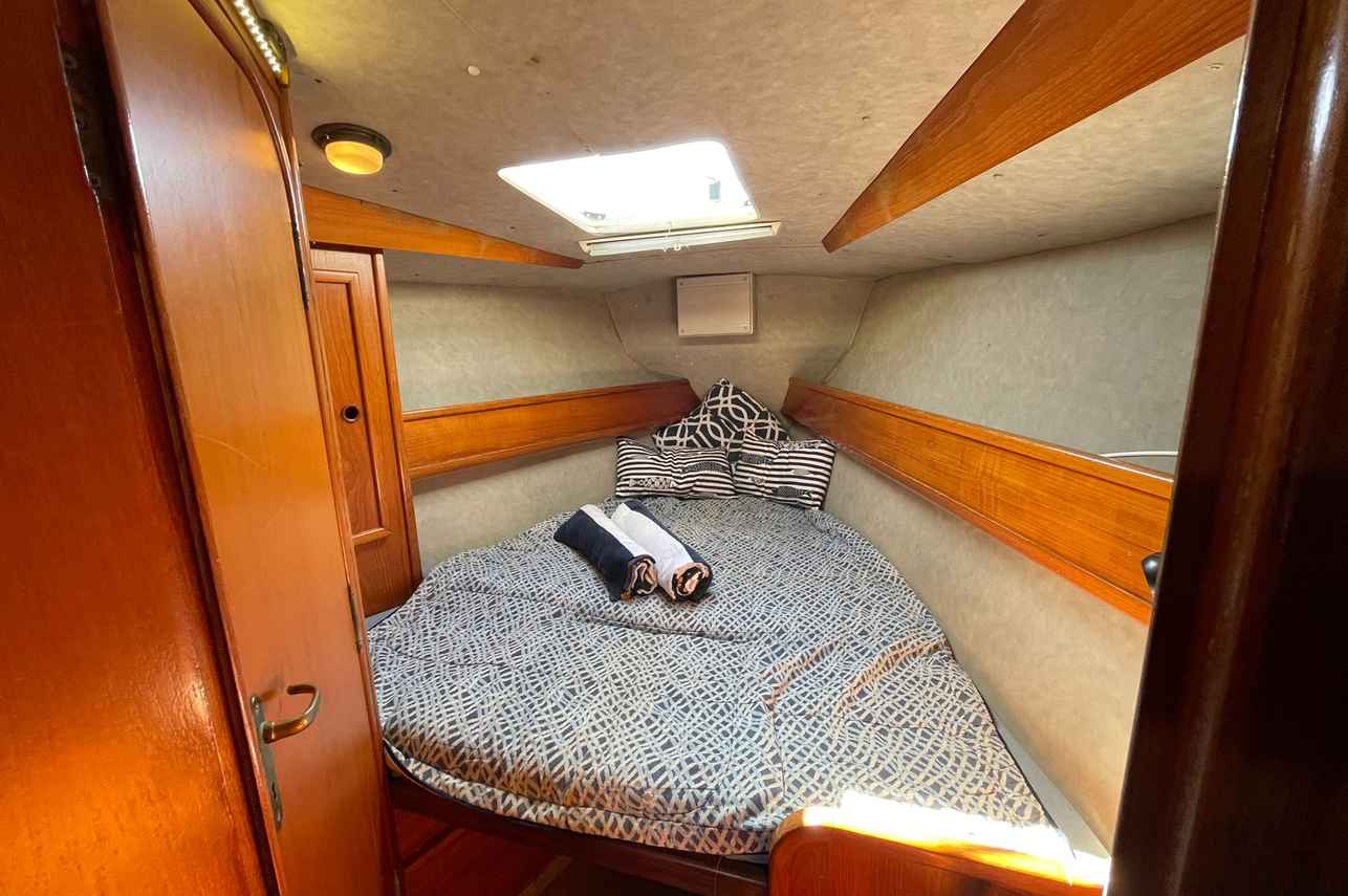 Bow Double Cabin