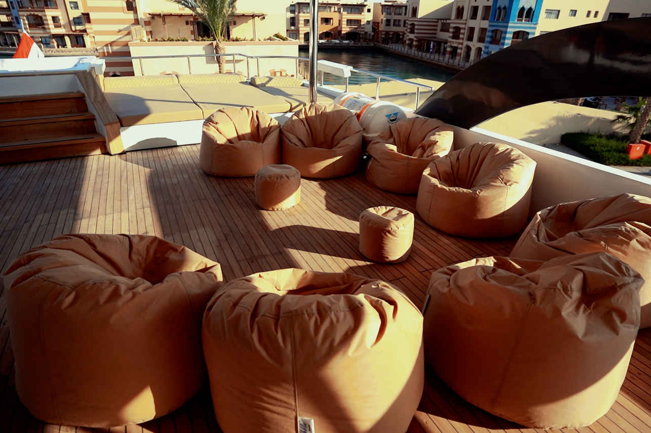 室外休息室 - AVO