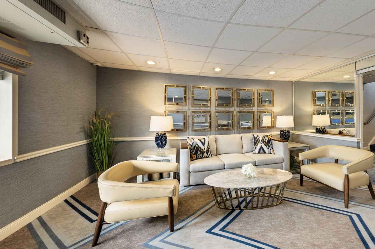 Indoor Saloon - American Independence