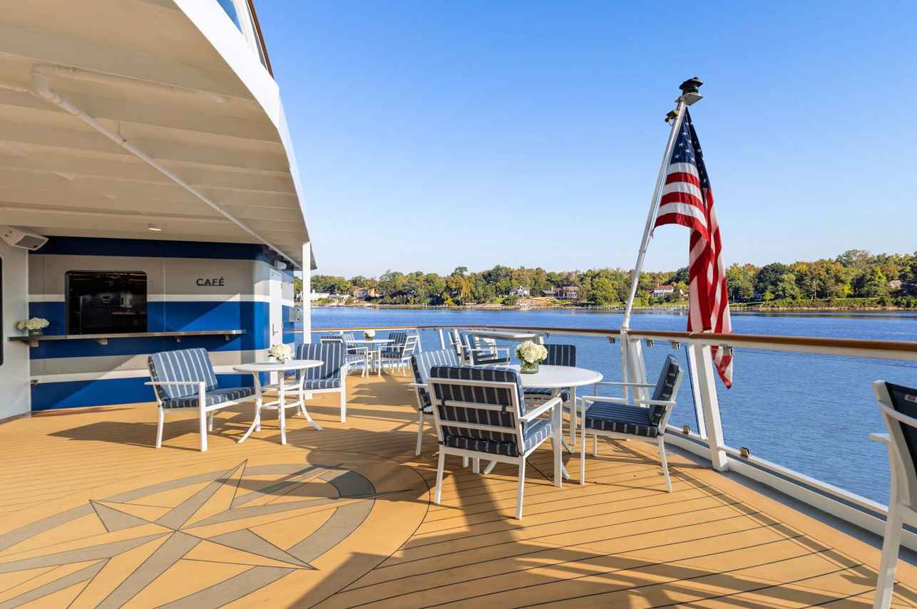 Salon exterior  - American Glory