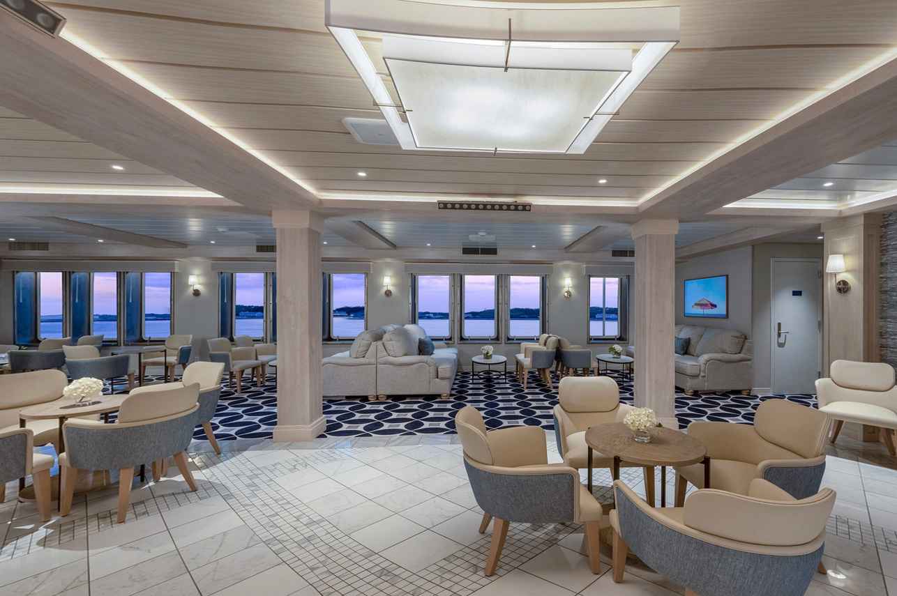 Salon interior - American Glory