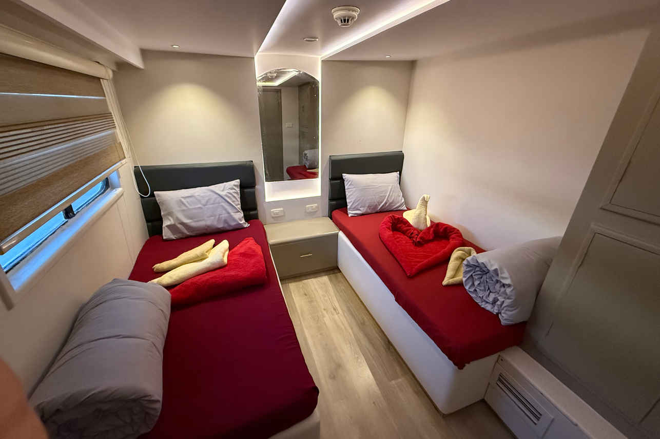 Upper Deck Cabin - All Star Ghani