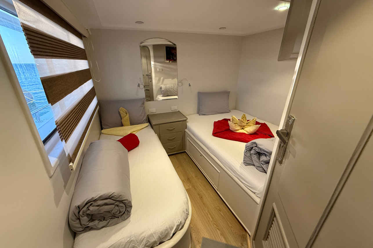 Upper Deck Cabin - All Star Ghani