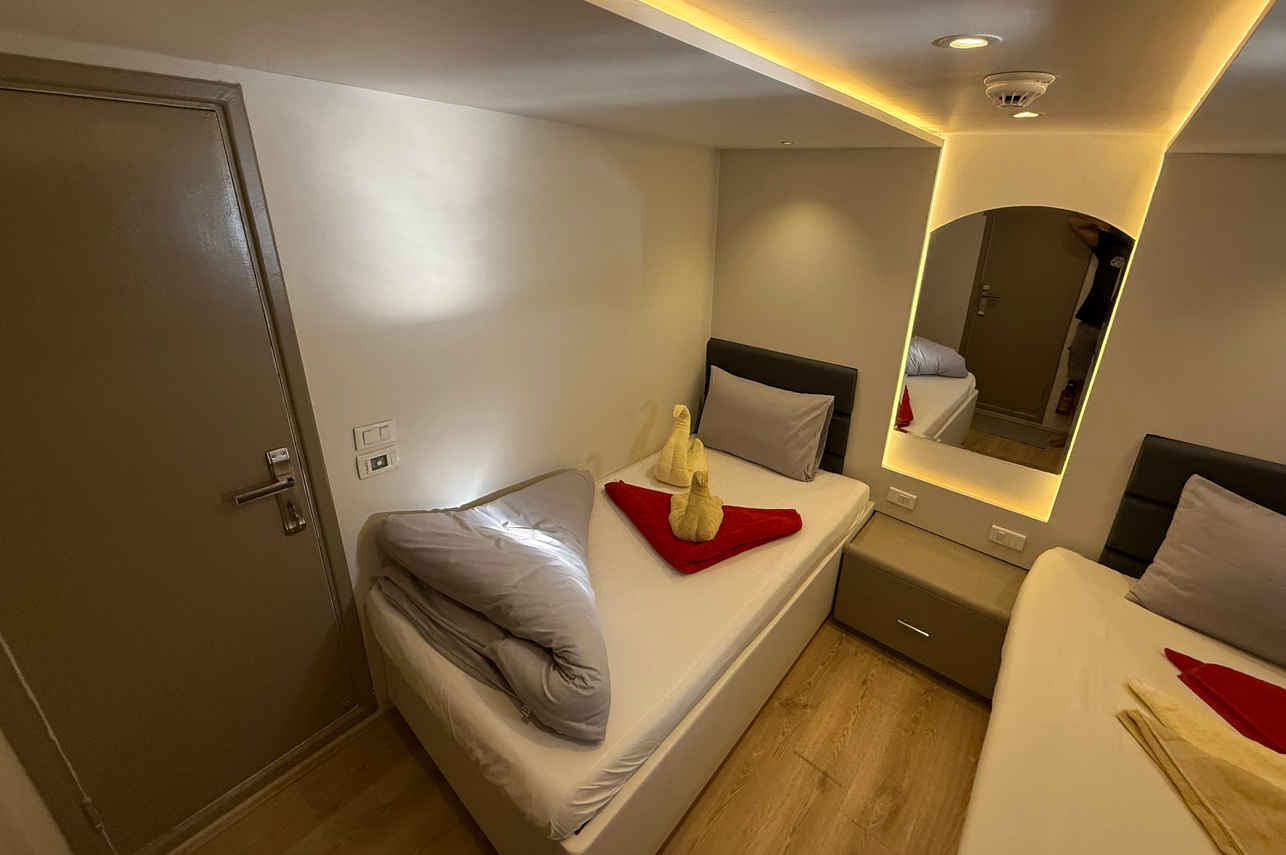 Lower Deck Cabin - All Star Ghani