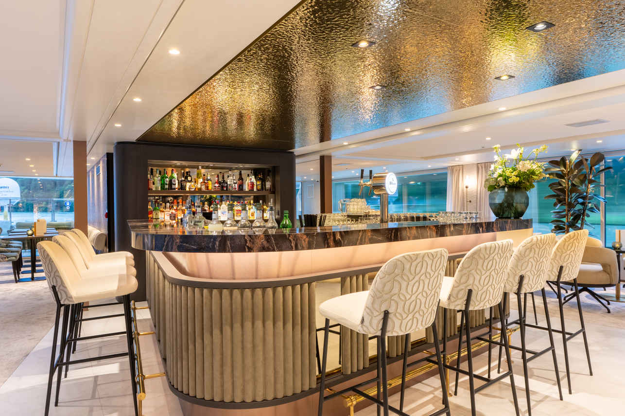 Bar  - Amadeus Amara