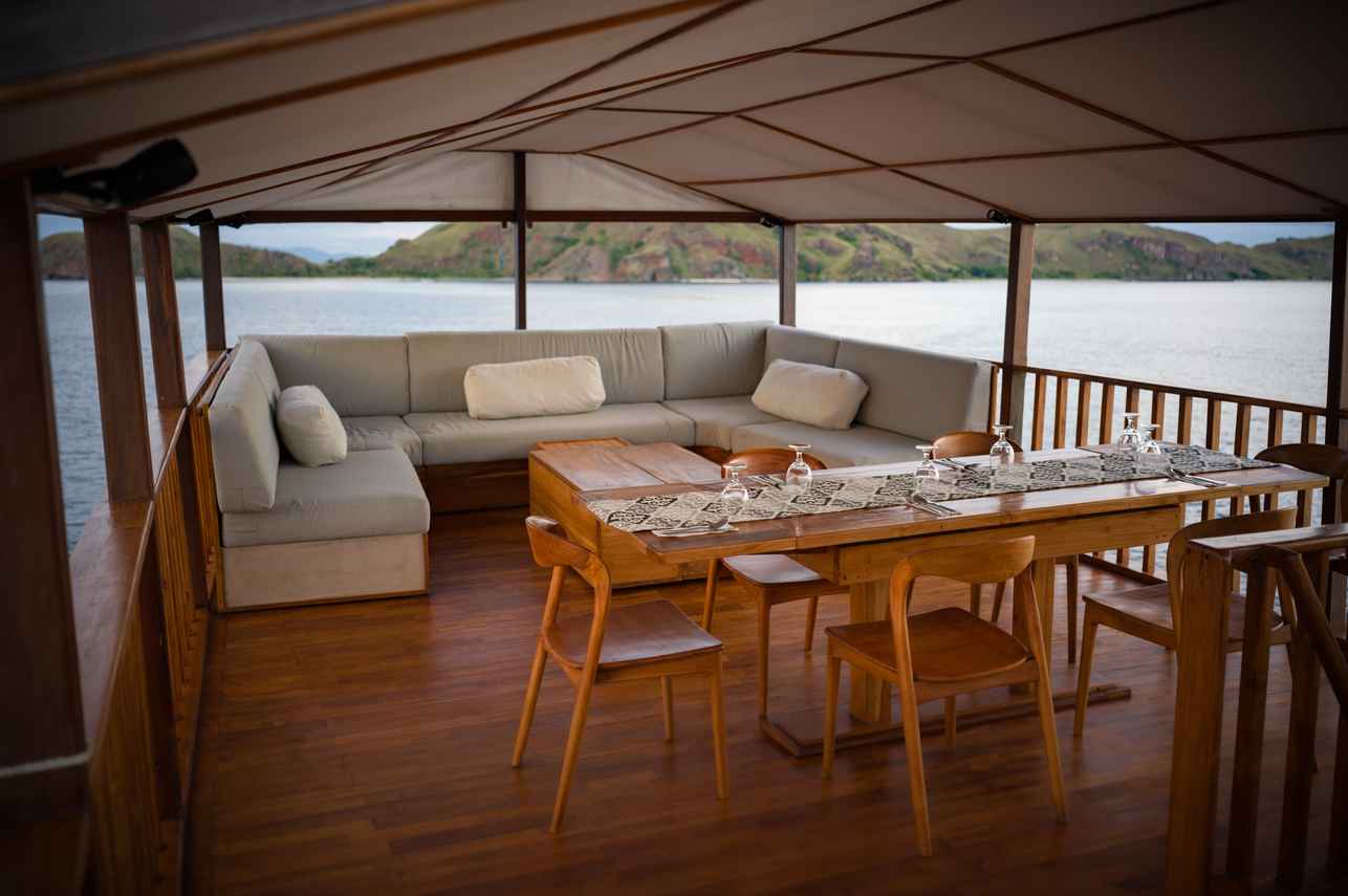 Outdoor Lounge - Putri Naga