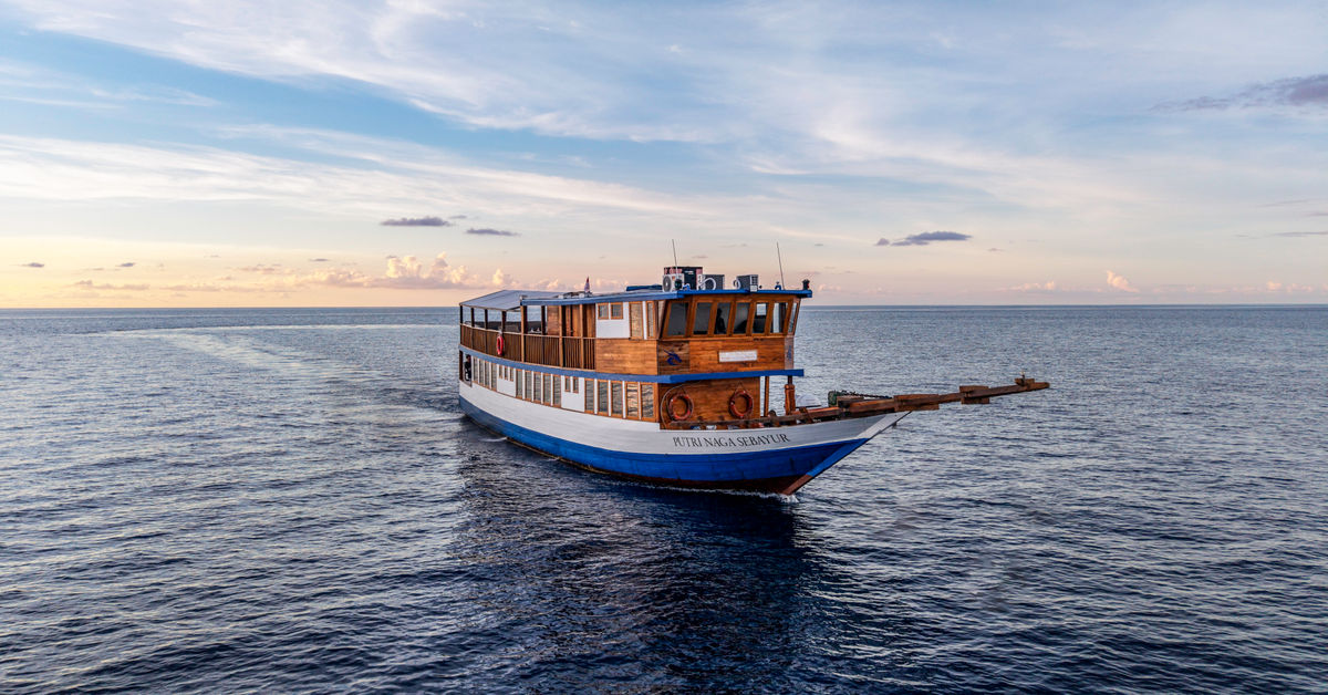 Putri Naga — vessel photograph