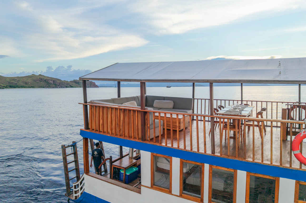 Sun Deck - Putri Naga