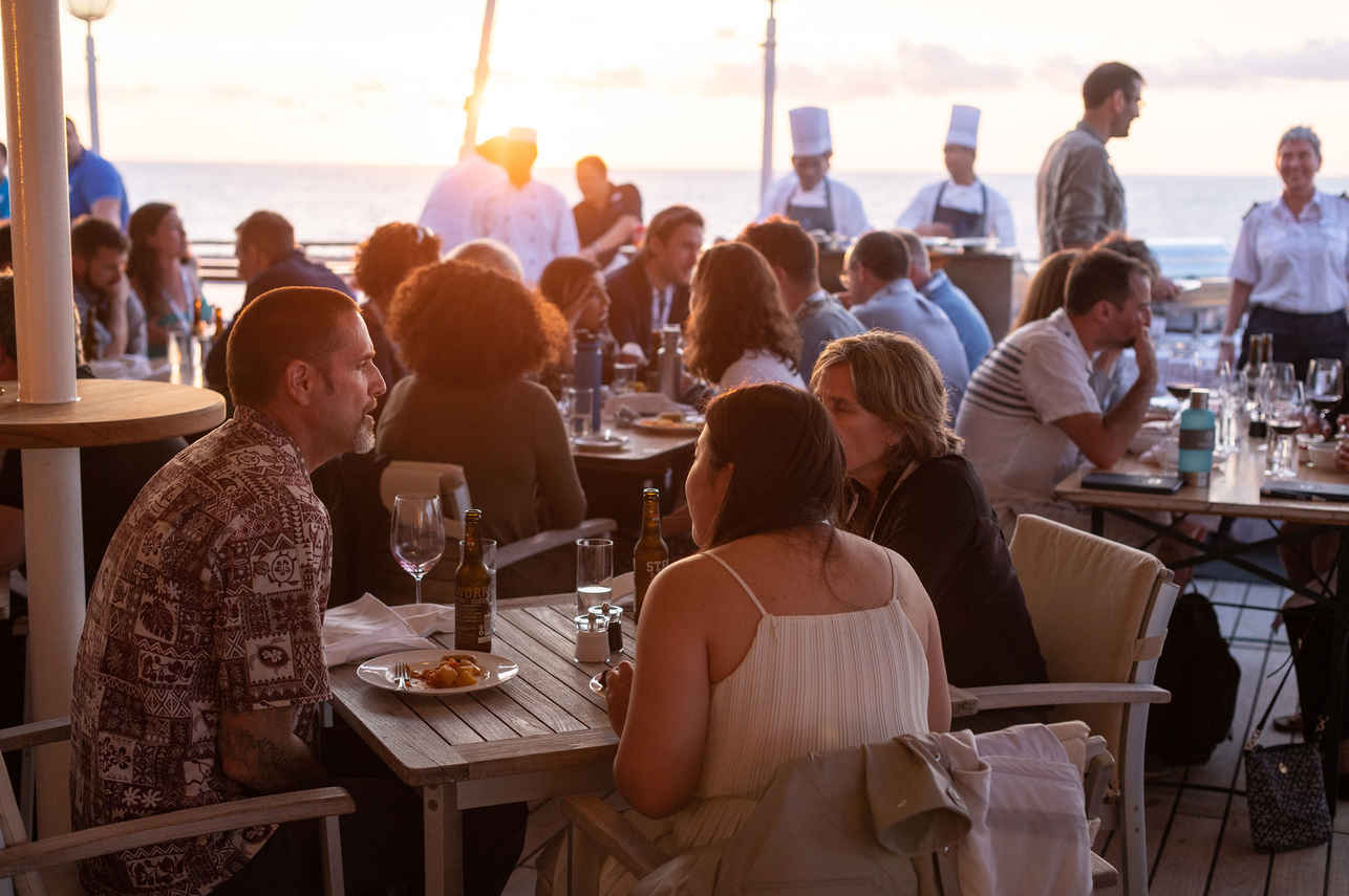 Buitenrestaurant - Heritage Adventurer