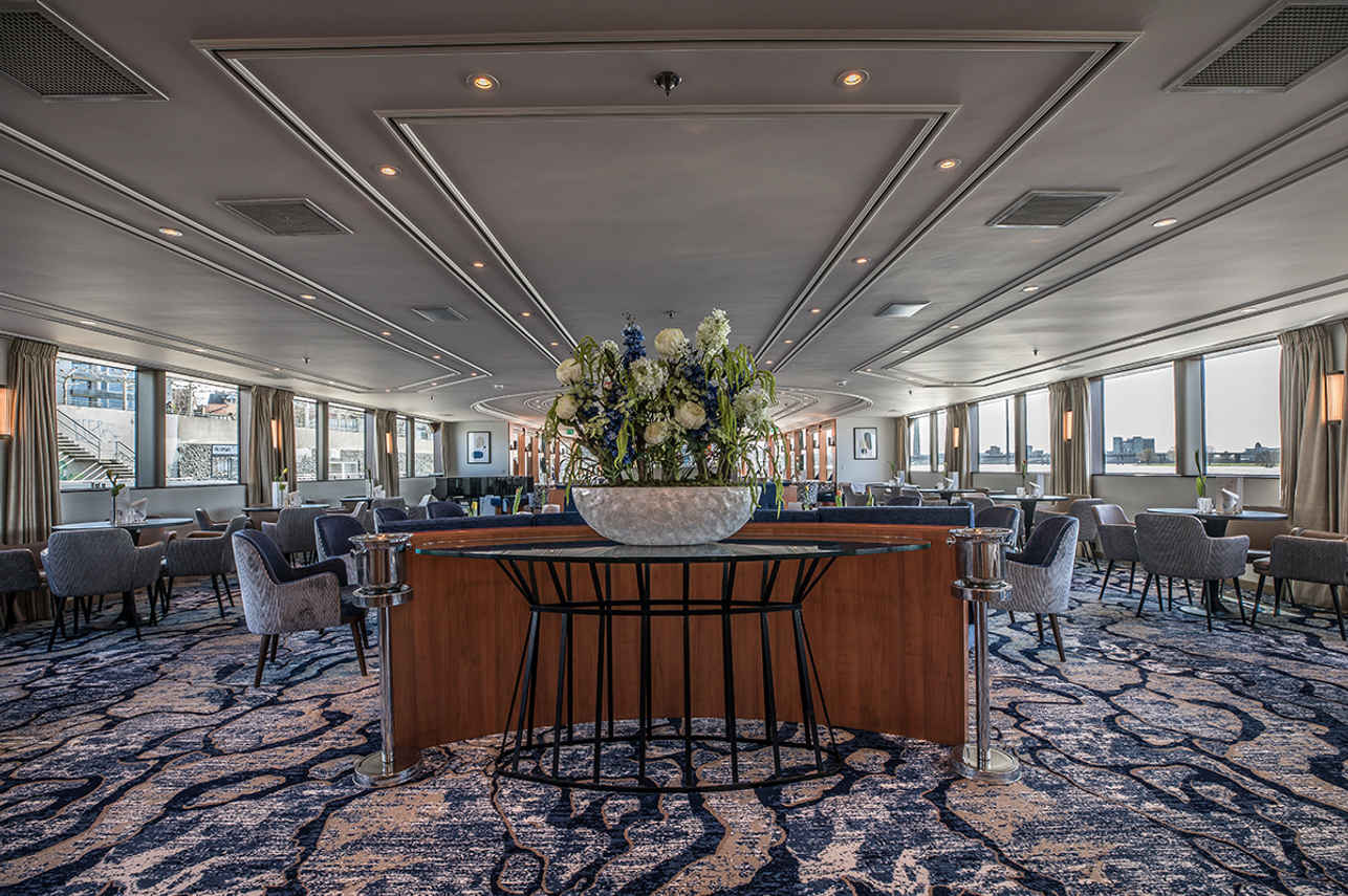 Bar and Lounge Area - VIVA Tiara