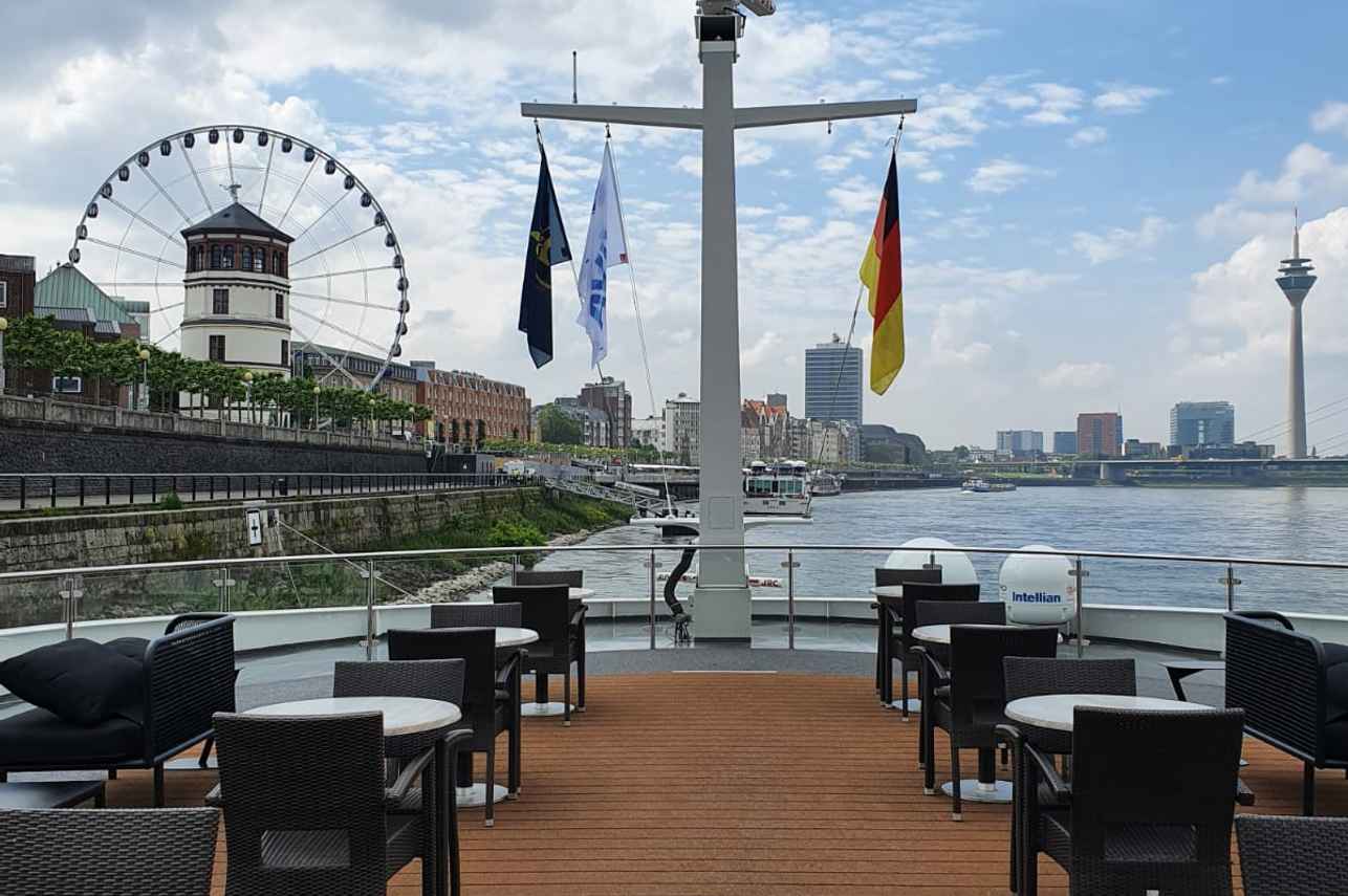Sun Deck - VIVA Tiara