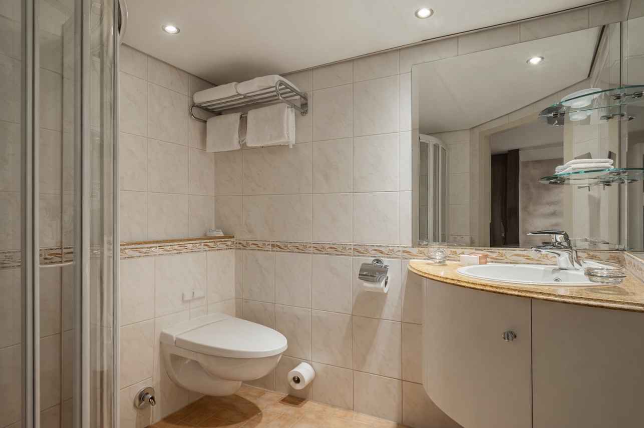 Double Cabin - En-Suite bathroom