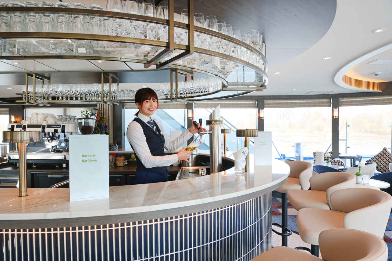 Bar and Lounge Area - VIVA Two