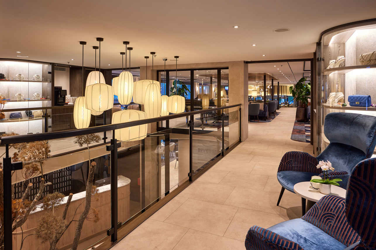 Indoor Saloon - VIVA Two