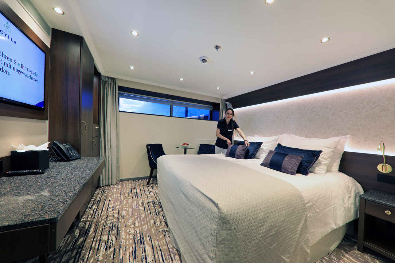 Emerald Double Cabin