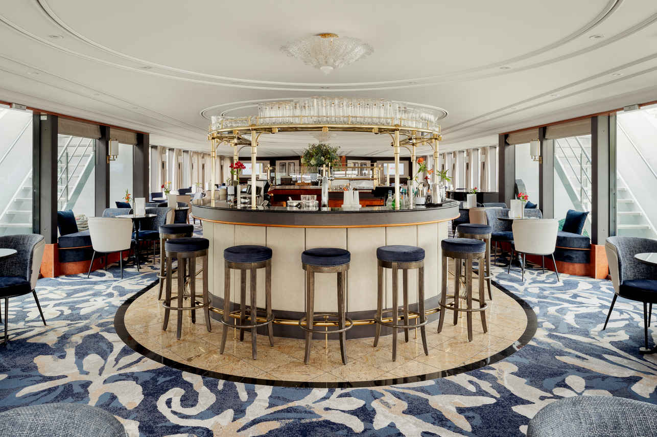 Bar and Lounge Area - VIVA Gloria