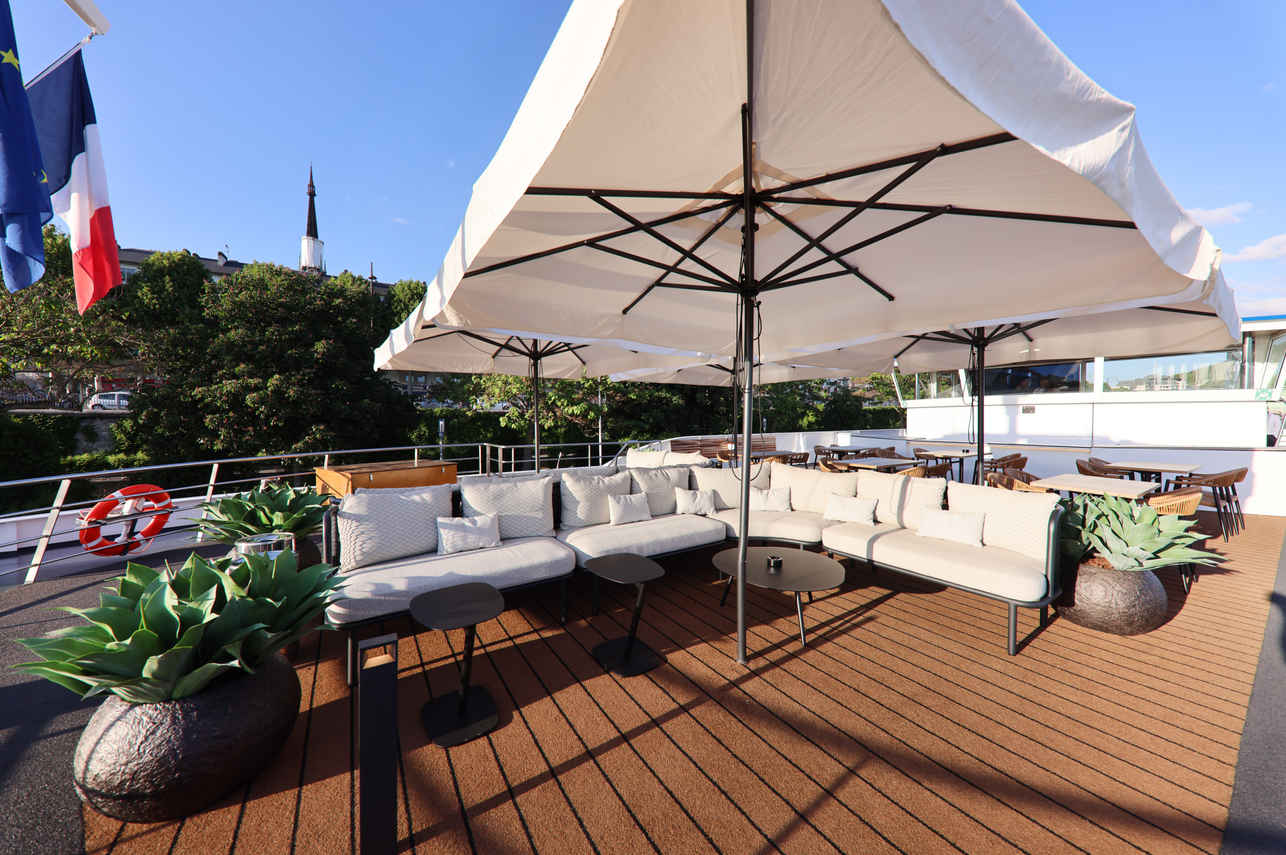 Sun Deck - VIVA Gloria