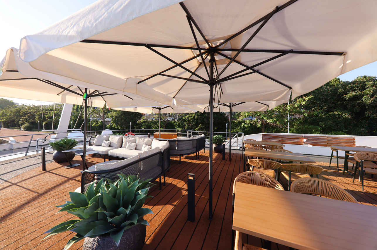 Sun Deck - VIVA Gloria