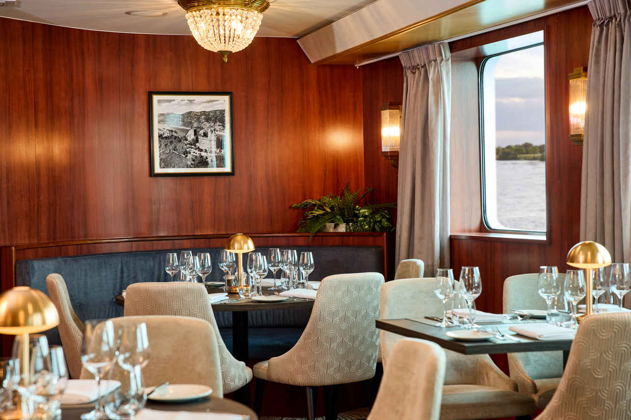 Dining Room - VIVA Ruby