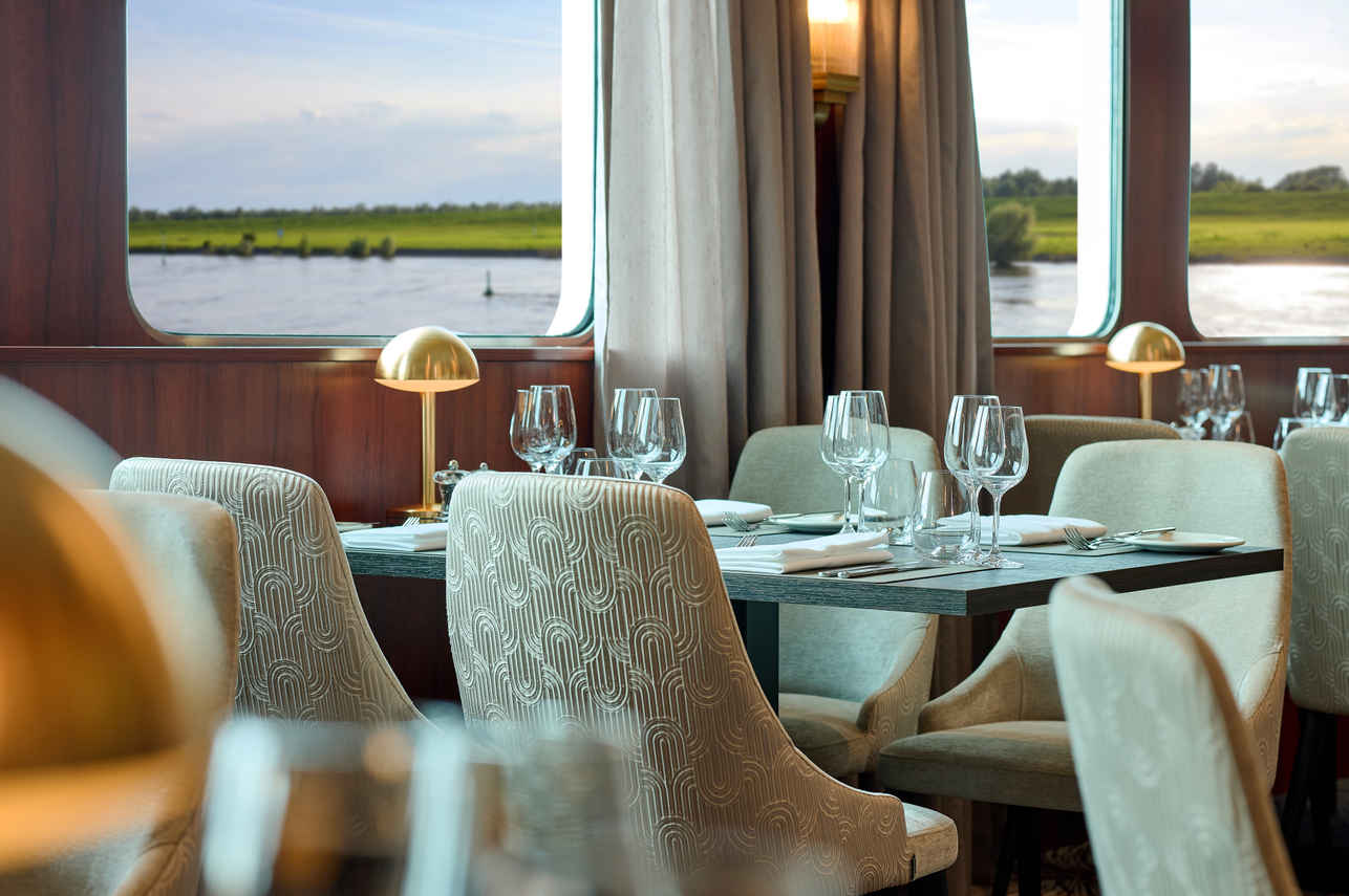 Dining Room - VIVA Ruby