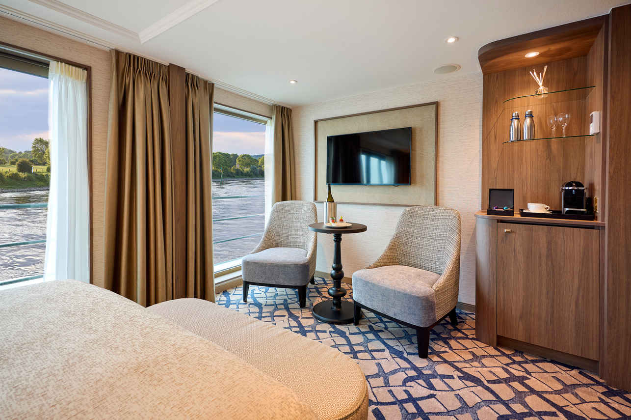 Diamond Deck Suite