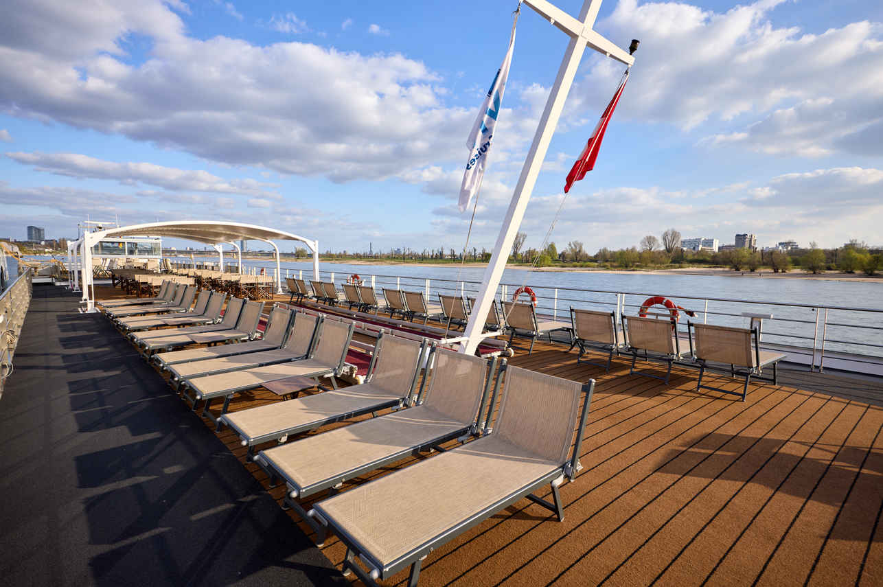 Sun Deck - VIVA Ruby