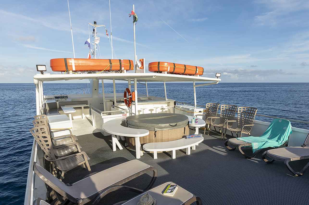 Deque aberto - Belize Aggressor V