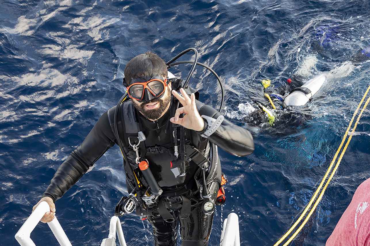 Dive Platform - Belize Aggressor V