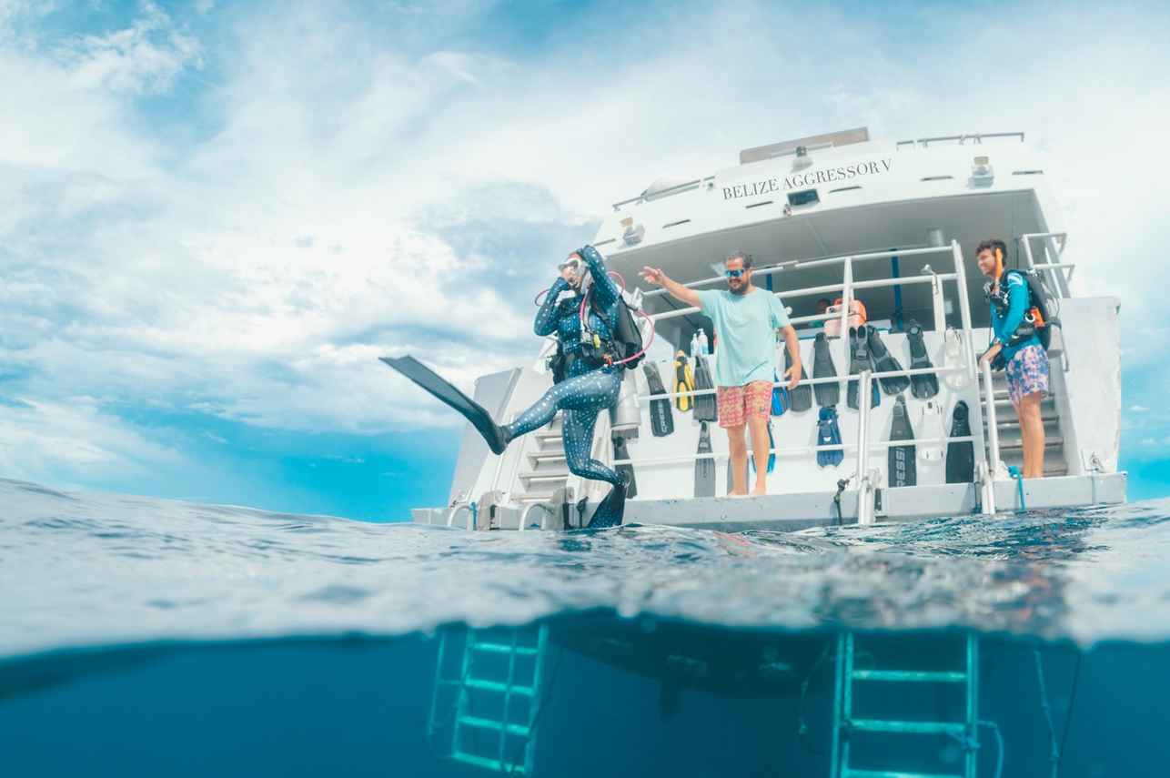 Dive Platform - Belize Aggressor V