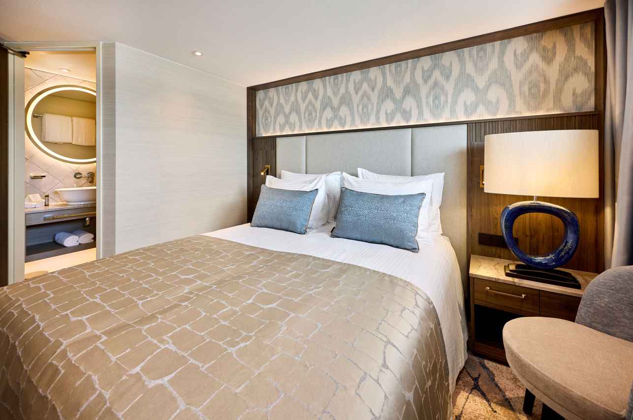 Diamond Deck Double Cabins